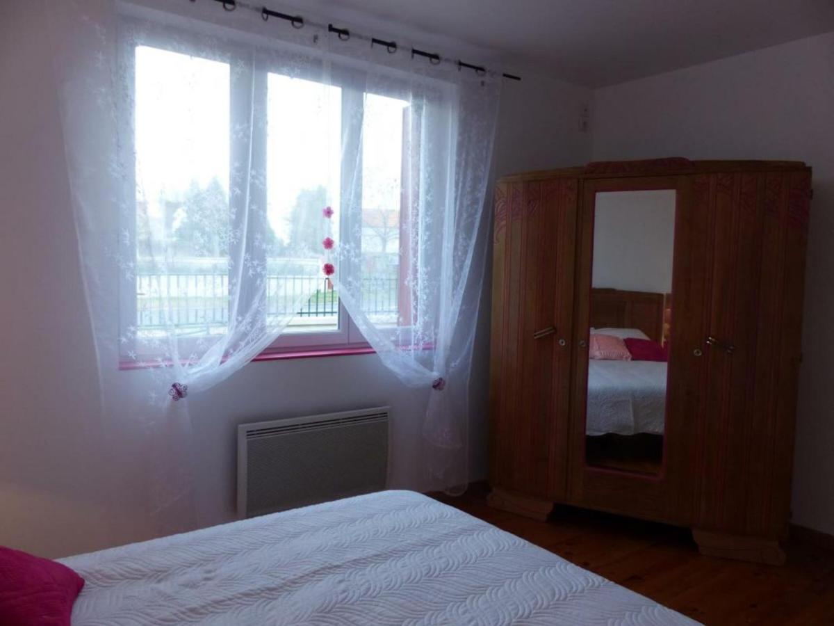 Maison Renovee Avec Cour Privee, Proche De Gannat, 3 Chambres, Animaux Acceptes, Equipements Modernes. - Fr-1-489-37 Poezat Exterior foto